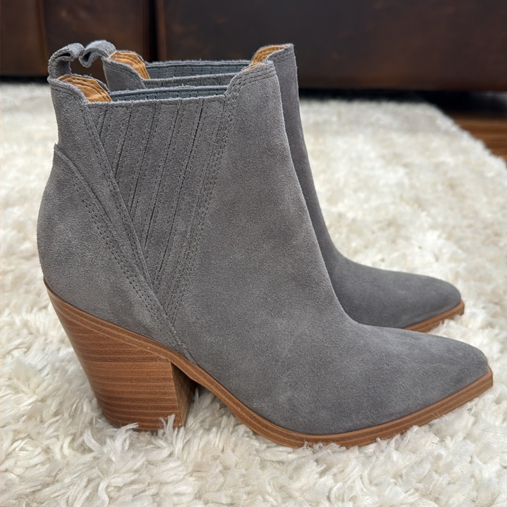 NWT Marc Fisher Mlgardi Suede Booties Gray